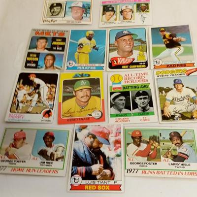 LOT 5   VINTAGE BASEBALL CARDS MOST OF WELL KNOWN PLAYERS