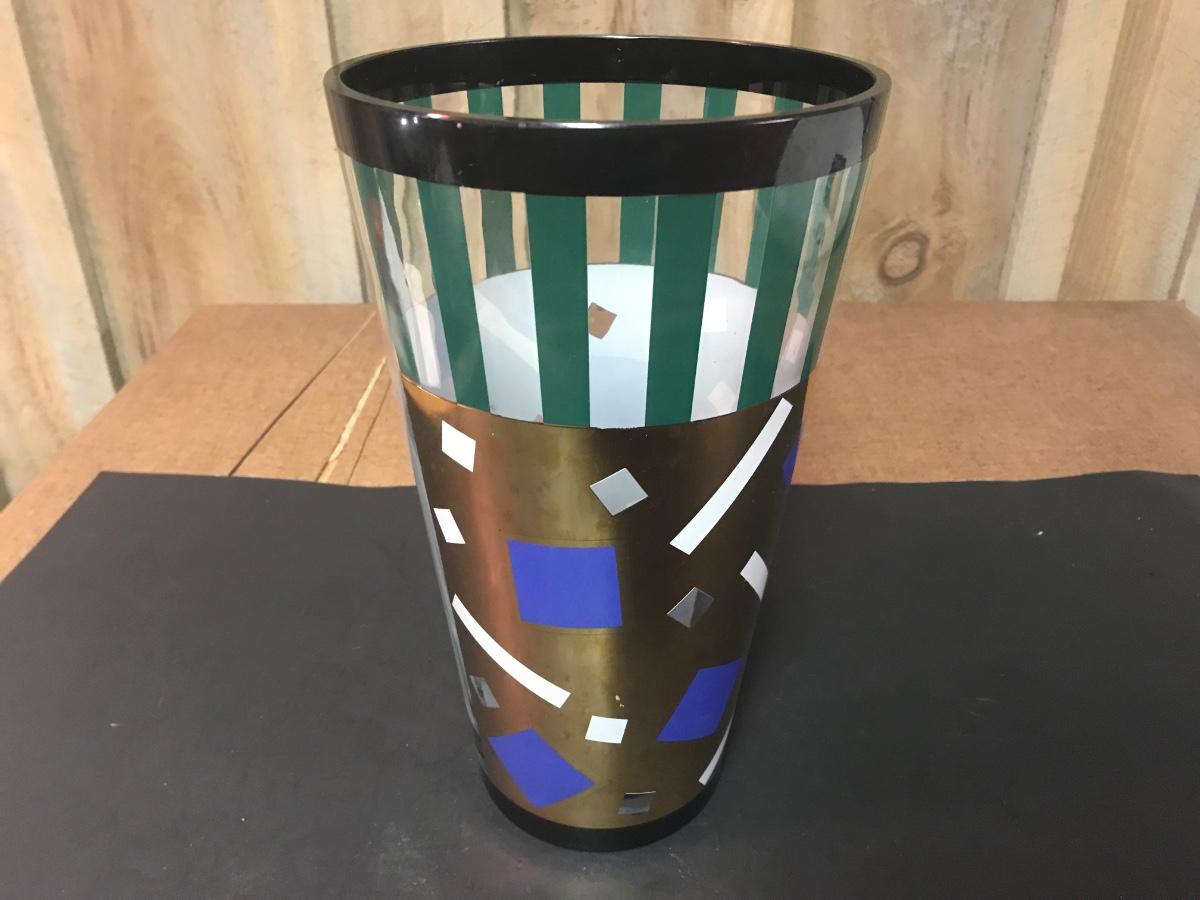 LARGE MID CENTURY MODERN VASE | EstateSales.org