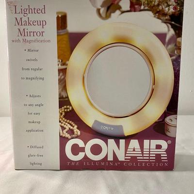 CONAIR Lighted Makeup Mirror