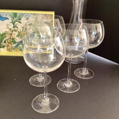 8237 Wine Glass Lot with Decorative Tray
