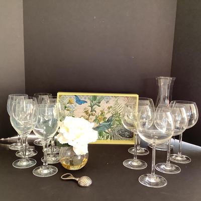 8237 Wine Glass Lot with Decorative Tray