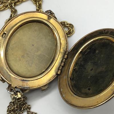 Beautiful Vintage Cameo Locket and Chain