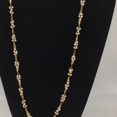 Beautiful Faux Pearl Necklace