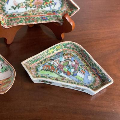 8328 Antique Rose Medallion 3pc Set