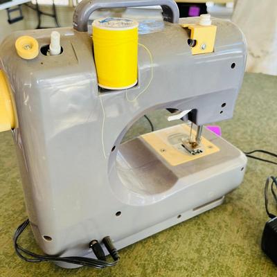Pixie Mini Sewing machine by Singer