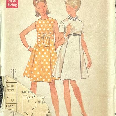 vintage sewing pattern women's Butterick No. 4738 Missesâ€™ one piece dress size 10 bust 32 1/2