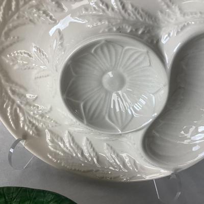 Lot. 8339. Pair of Serving Dishes