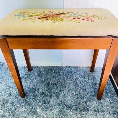 Lowrey Teenie Genie Organ and Needlepoint Bench  (BR3-JM)