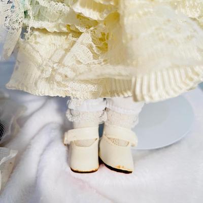Gorgeous Porcelain Dolls (BR3-JM)