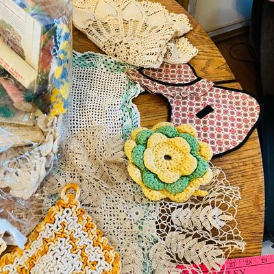 Huge lot of Vintage Hotpads & misc