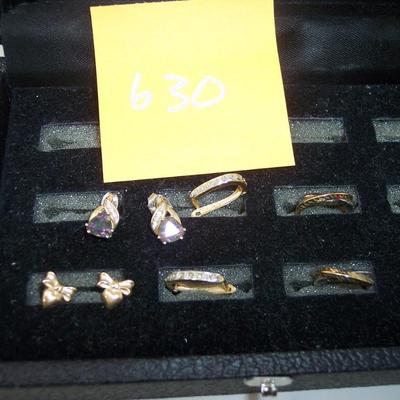 Lot of 4 Gold earrings