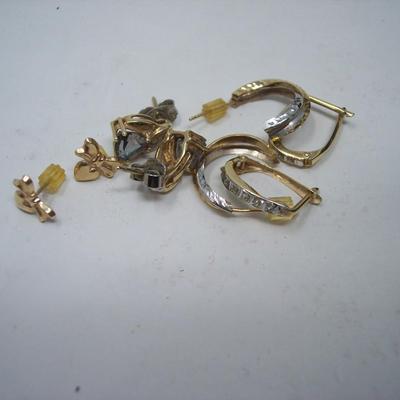 Lot of 4 Gold earrings