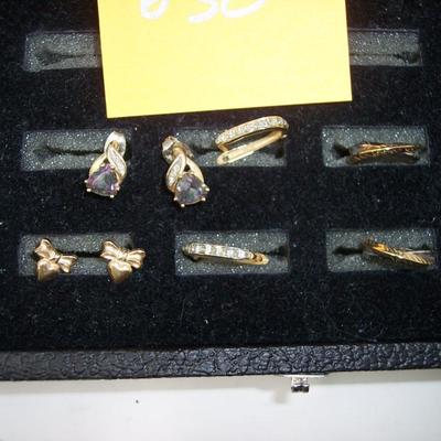 Lot of 4 Gold earrings