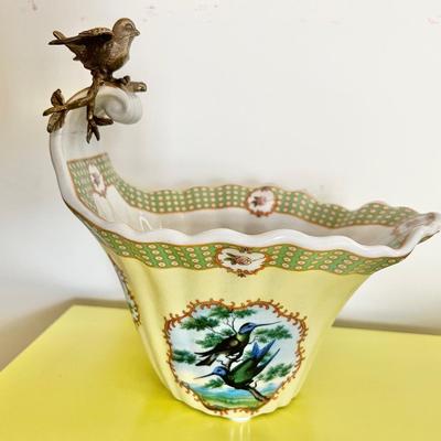 8354 Royal Family Hummingbird Cache Pot with Brass Bird Accent