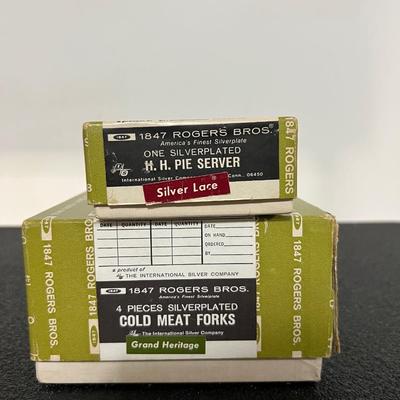 1847 ROGERS BROS SILVERPLATED SILVERWARE 66 Piece Set