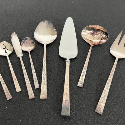 1847 ROGERS BROS SILVERPLATED SILVERWARE 66 Piece Set