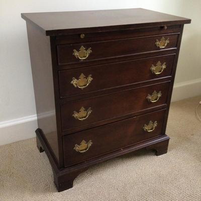 8348 Vintage Graduated Chest of Drawer with Pull Out