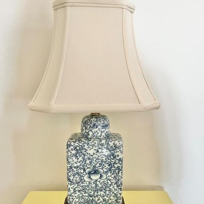 8350 Blue and White Ceramic Lamp