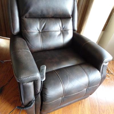 LOT 1.  MOTO-MOTION LIFT CHAIR/POWER RECLINER