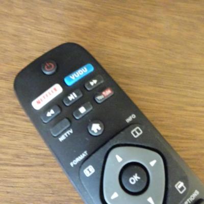 LOT 2  PHILLIPS TV 55"