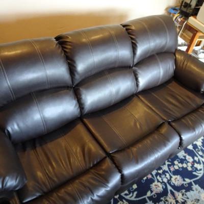 LOT 4  SOFA 85