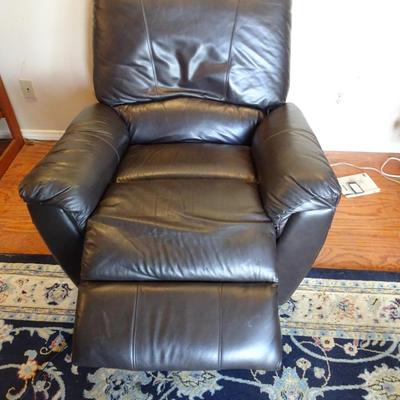 LOT 5. POWER RECLINER