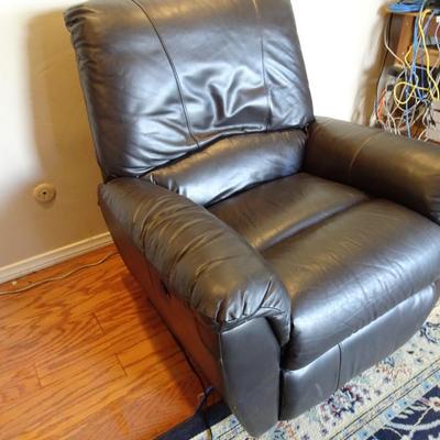 LOT 5. POWER RECLINER