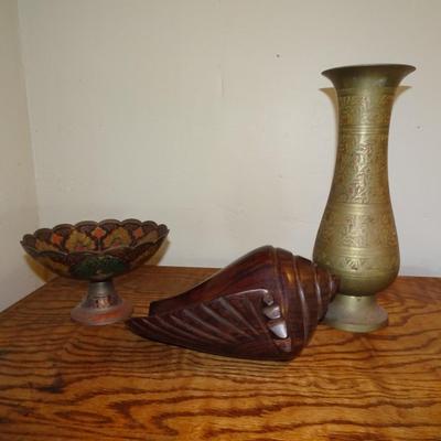 LOT 11. HOME DECOR AND WOOD CARVED SHELL