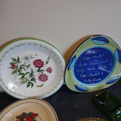 LOT 24. VARIETY OF HOME DECOR PLATES