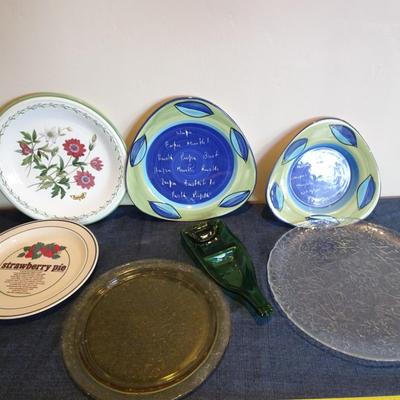 LOT 24. VARIETY OF HOME DECOR PLATES