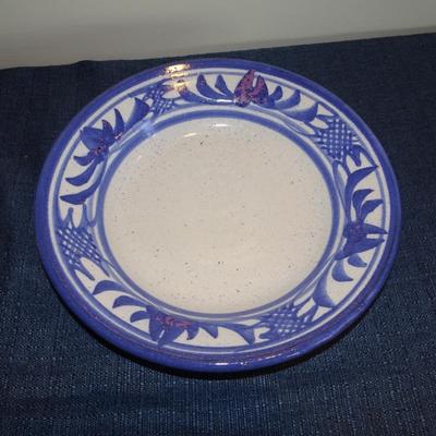 LOT 26. VINTAGE STONEWARE FONDUE POT AND PLATE