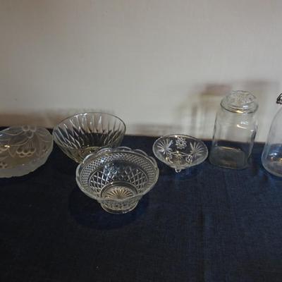 LOT 31. GLASS BOWLS AND JARS