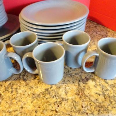 LOT 32. VINTAGE KITCHEN DINNERWARE AND GLASSES
