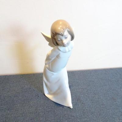 LOT 46. LLADRO ANGEL