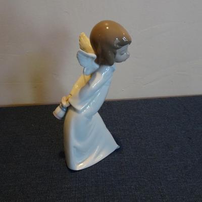 LOT 46. LLADRO ANGEL