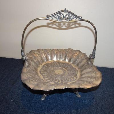 LOT 55. VINTAGE BRIDES BASKET