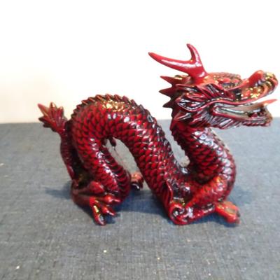 LOT 59. DRAGON DECOR