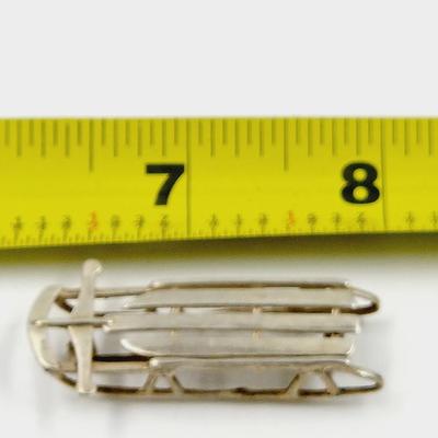 BEAUTIFUL. 925 SILVER WINTER SLED PIN
