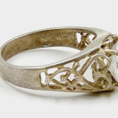 BEAUTIFUL. 925 SILVER CZ RING SIZE 8