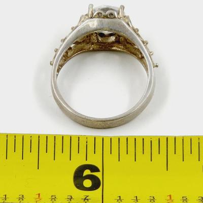 BEAUTIFUL. 925 SILVER CZ RING SIZE 8