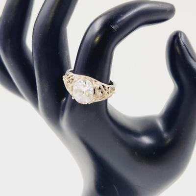BEAUTIFUL. 925 SILVER CZ RING SIZE 8