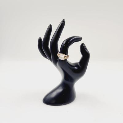 BEAUTIFUL. 925 SILVER CZ RING SIZE 8