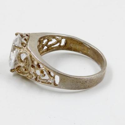 BEAUTIFUL. 925 SILVER CZ RING SIZE 8