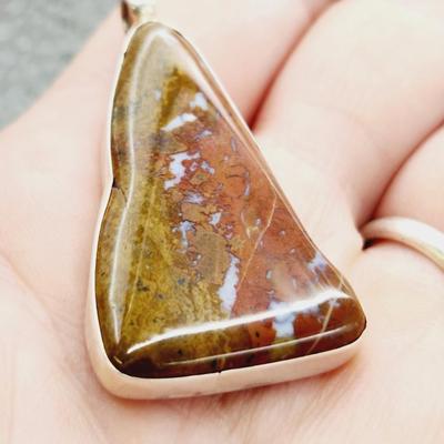 BEAUTIFUL FIRE AGATE INLAID IN SILVER PENDANT