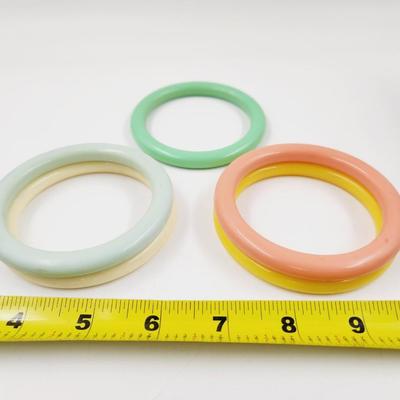 VINTAGE AVON BAKELIGHT COLOR TO GO BANGLE BRACELET SET