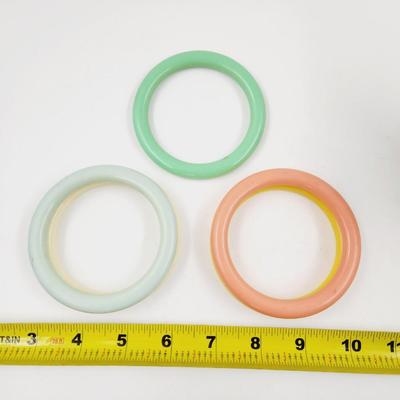 VINTAGE AVON BAKELIGHT COLOR TO GO BANGLE BRACELET SET