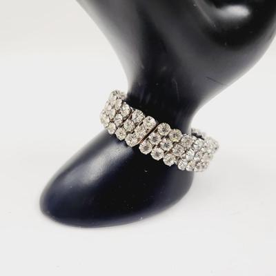 CLASSY EXPANDABLE FAUX RHINESTONE BRACELET