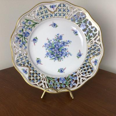 Lot. 8433. Bavaria Schumann â€œForget Me Notâ€ Plate. Germany