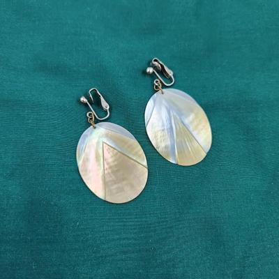 BEAUTIFUL MOTHER OF PEARL SHELL EARRINGS