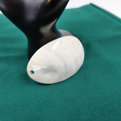 BEAUTIFUL MOTHER OF PEARL SHELL PENDANT